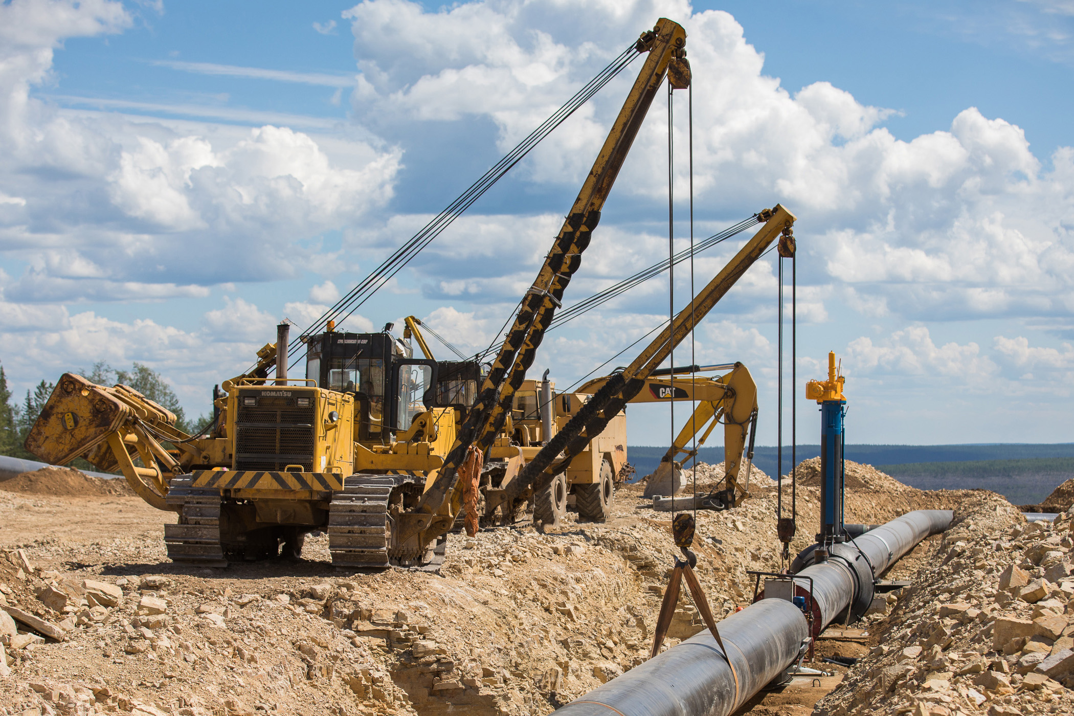 Подводный переход газопровода. Стройка трубопровода. Строительство нефтепровода. Строительство магистрального газопровода.