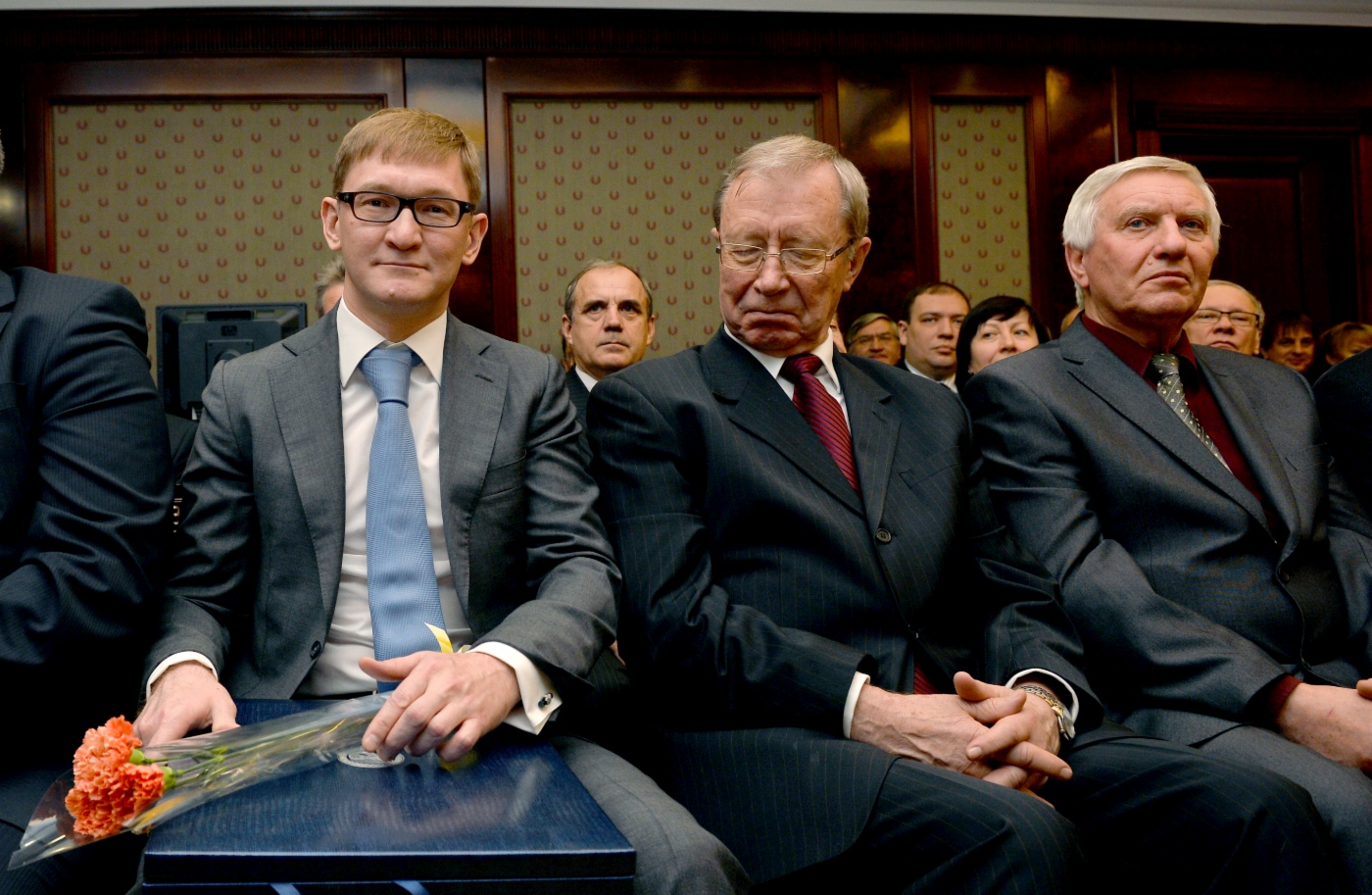 Prize winner, Deputy Head of Gas and Liquid Hydrocarbons Marketing and Processing Department – Head of Gazprom’s Industrial Output Marketing Division Marat Garaev (left)