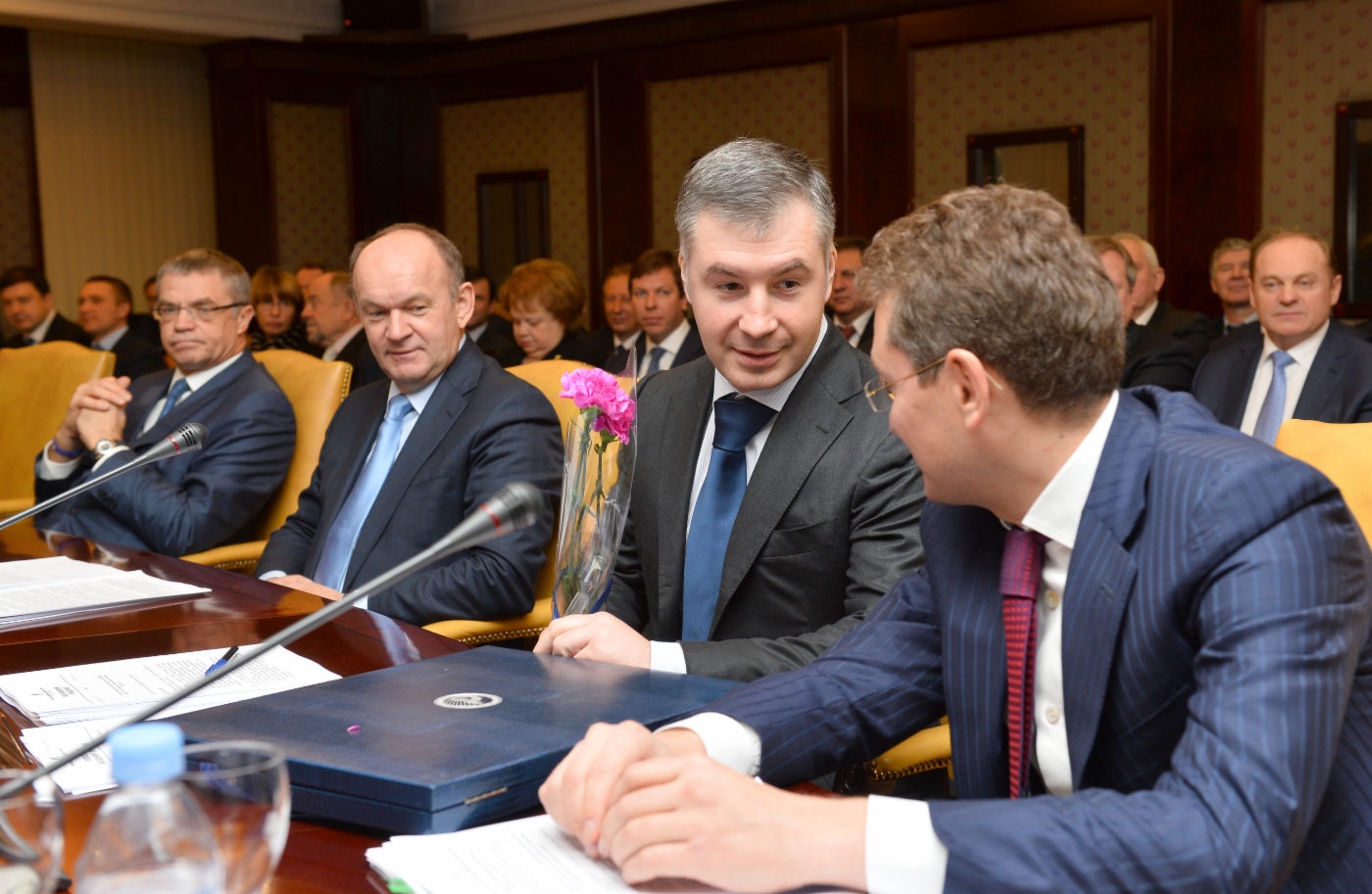 Prize winner, Member of Management Committee, Head of Gazprom’s Gas and Liquid Hydrocarbons Marketing and Processing Department Kirill Seleznev (second from right)