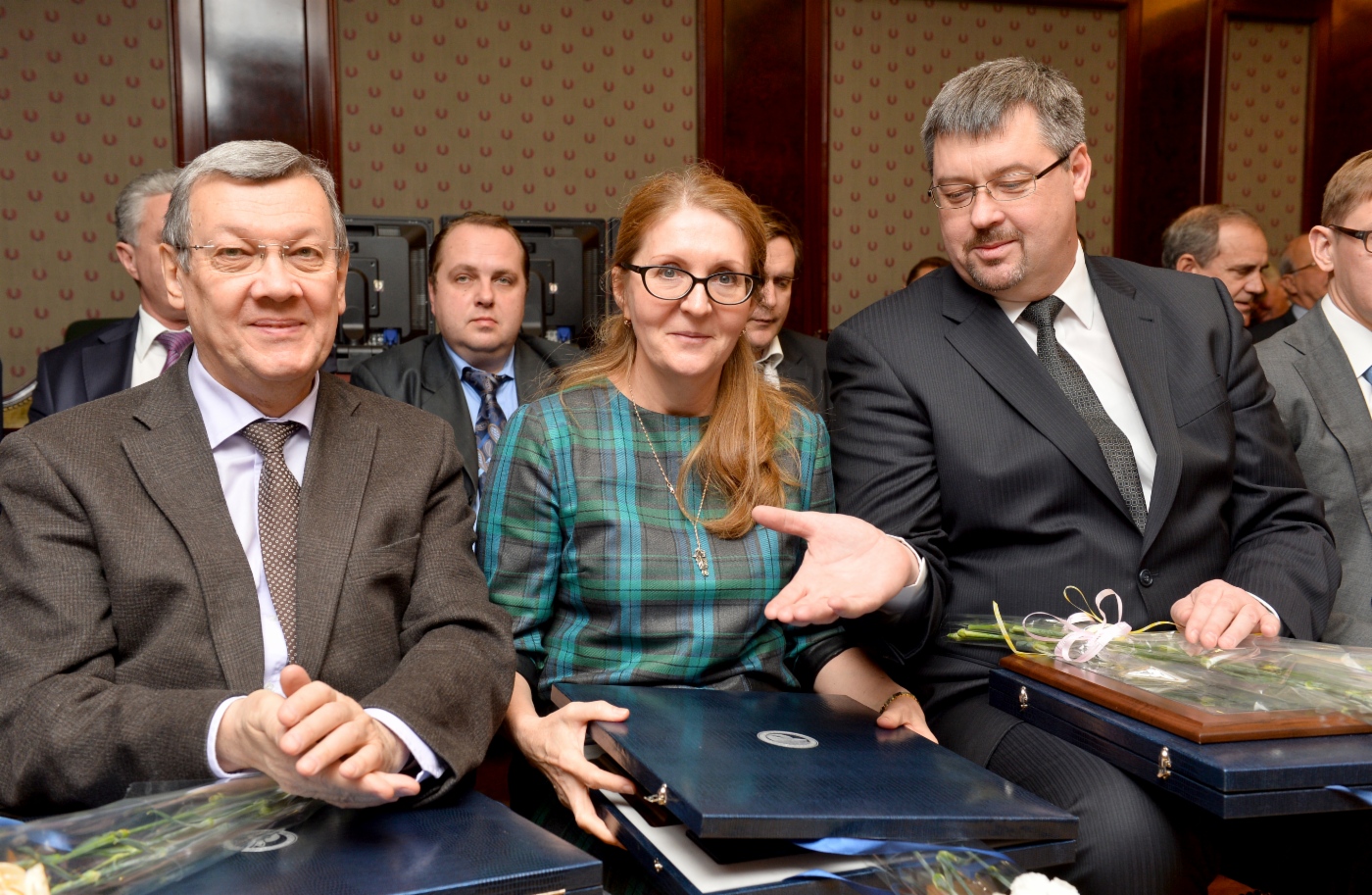 Prize winner, Head of Technological Division of Chief Technologist Directorate of Gazprom Neft – Omsk Refinery Natalia Korotkova (center)