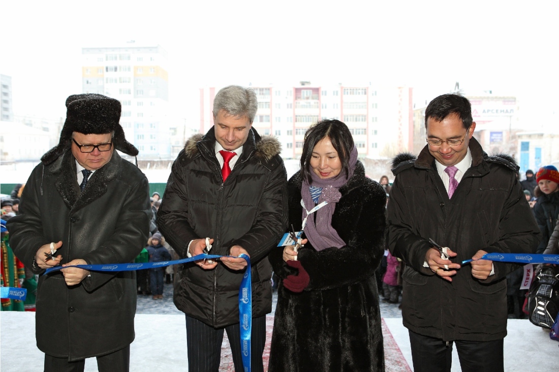 Gazprom Dobycha Noyabrsk presenting Yakutsk citizens with versatile sports complex