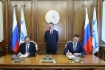 NIPIGAZpererabotka and CGGC signing contract in Moscow in presence of Alexey Miller, Chairman of Gazprom Management Committee, for Chinese company to carry out construction and install cryogenic gas separation units at Amur gas processing plant. Pictured: Chen Xiaohua, Vice President of CGGC, and Dmitry Konov, Chairman of Management Board of SIBUR