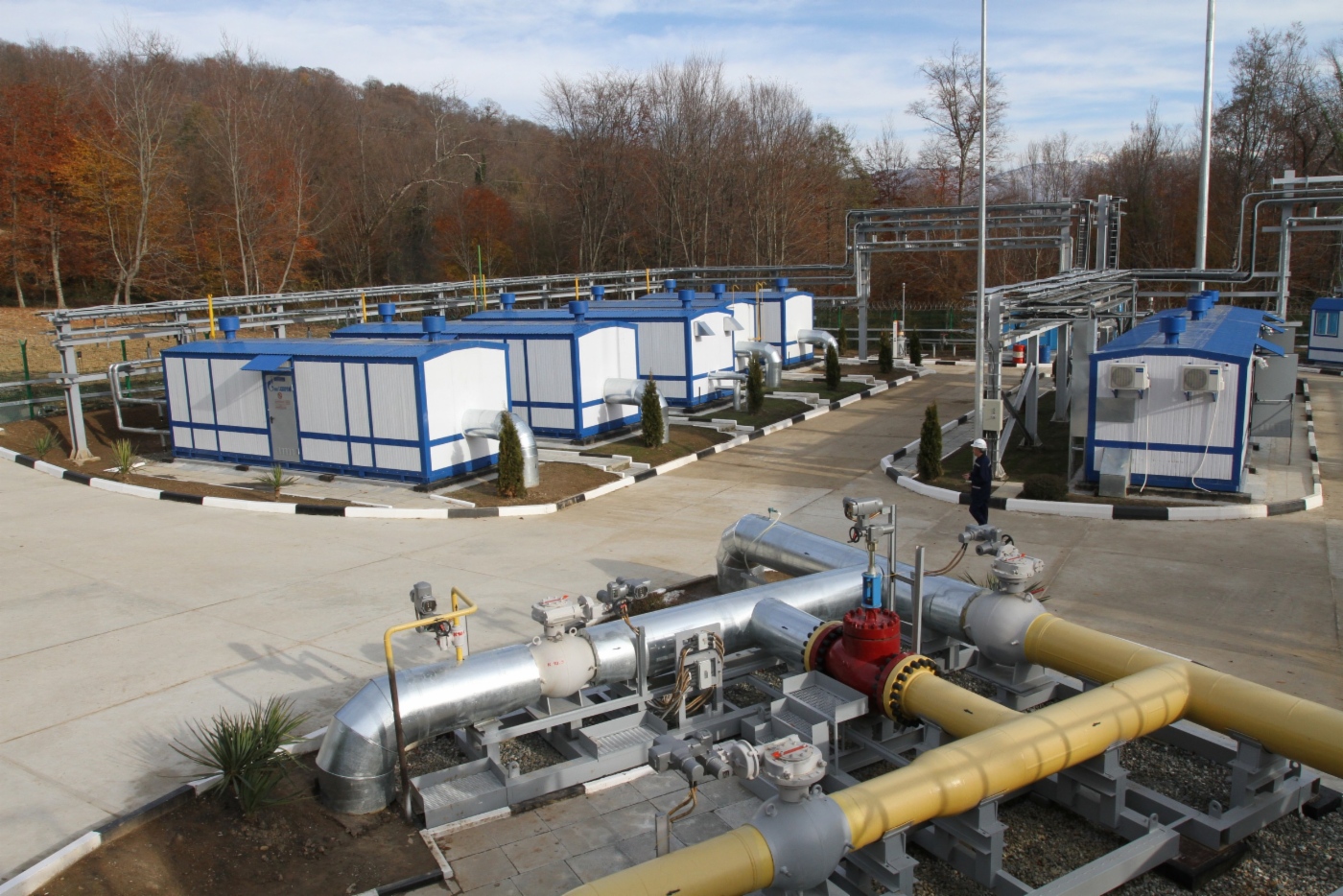 In foreground: hot and cold gas mixing module. In background (from left to right): pressure reduction blocks, control room