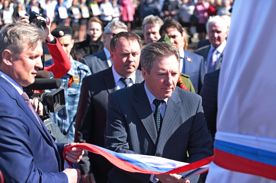 Foreground: Vyacheslav Mikhalenko and Oleg Korolyov