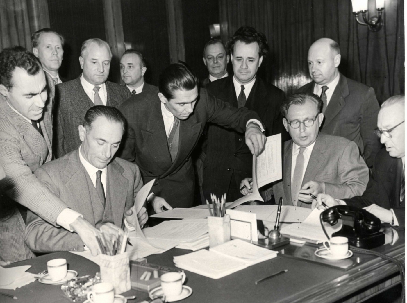 Oil supply contract signing, Moscow, Russia, 1960. Photo by Eni