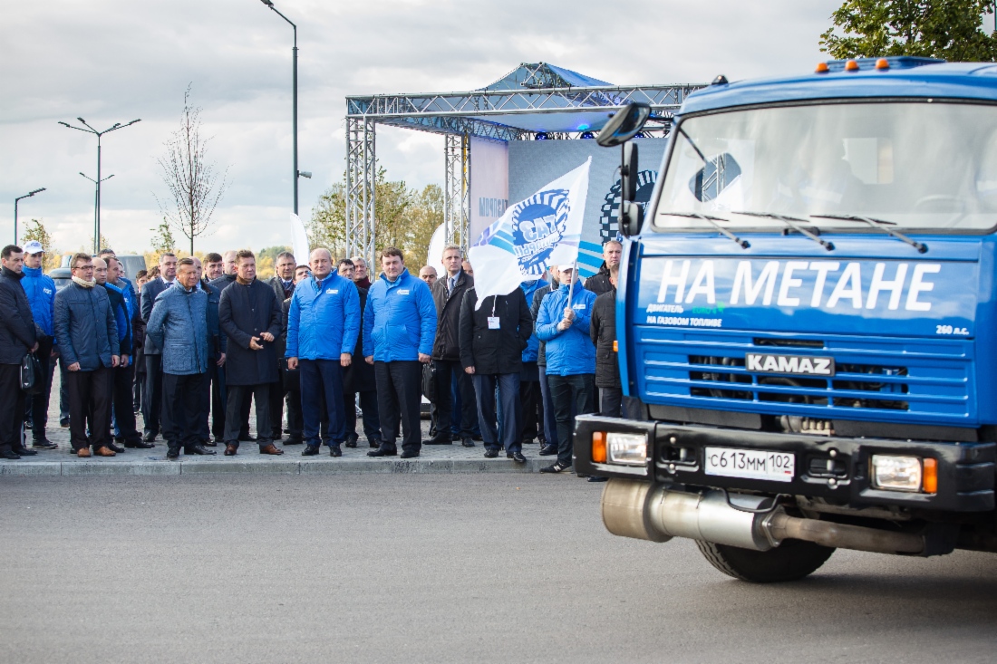 Alexey Miller (center right) takes part in festive reception of Gas into Motors motor rally featuring Gazprom natural gas vehicles