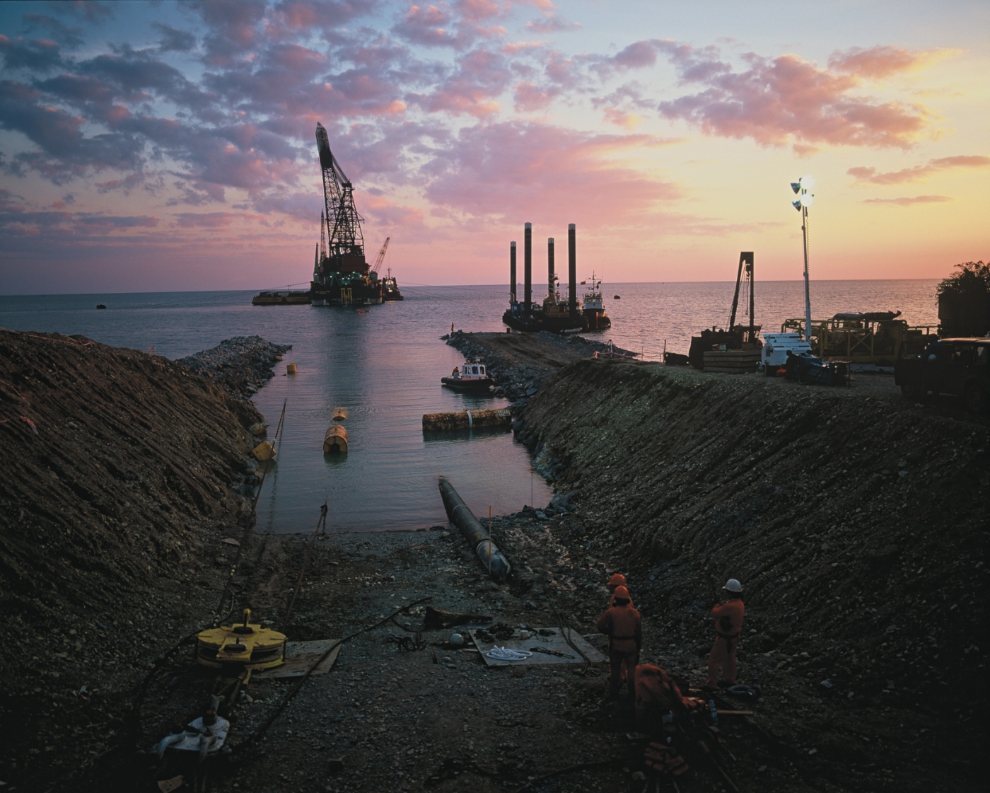Blue Stream gas pipeline laying in vicinity of Beregovaya station, Russia, 2002. Photo by Eni