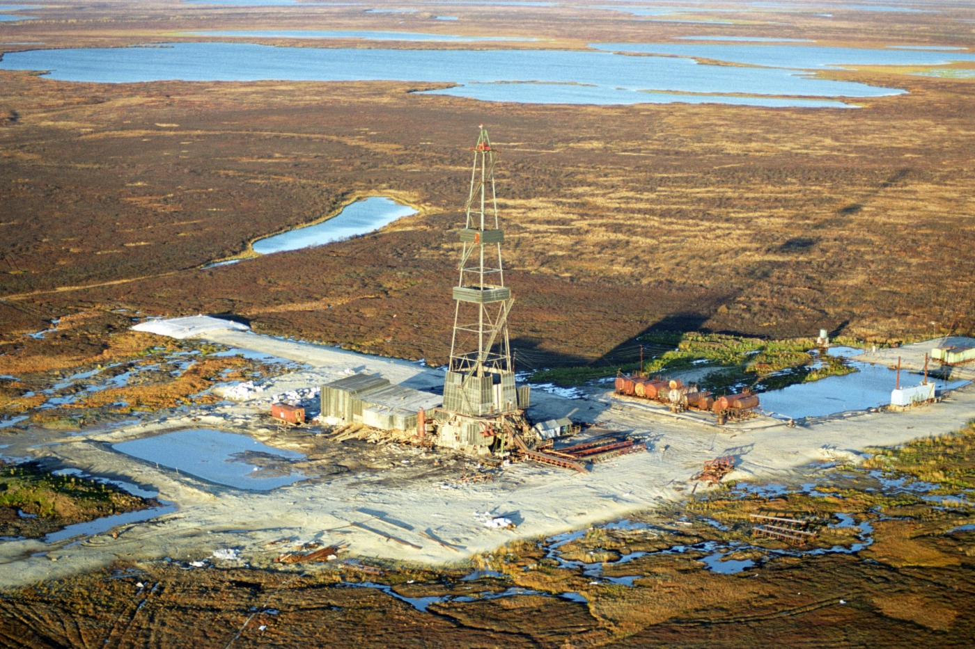 In-field drilling operations, Yamal-Nenets Autonomous Okrug, Russia, 2003. Photo by Gazprom