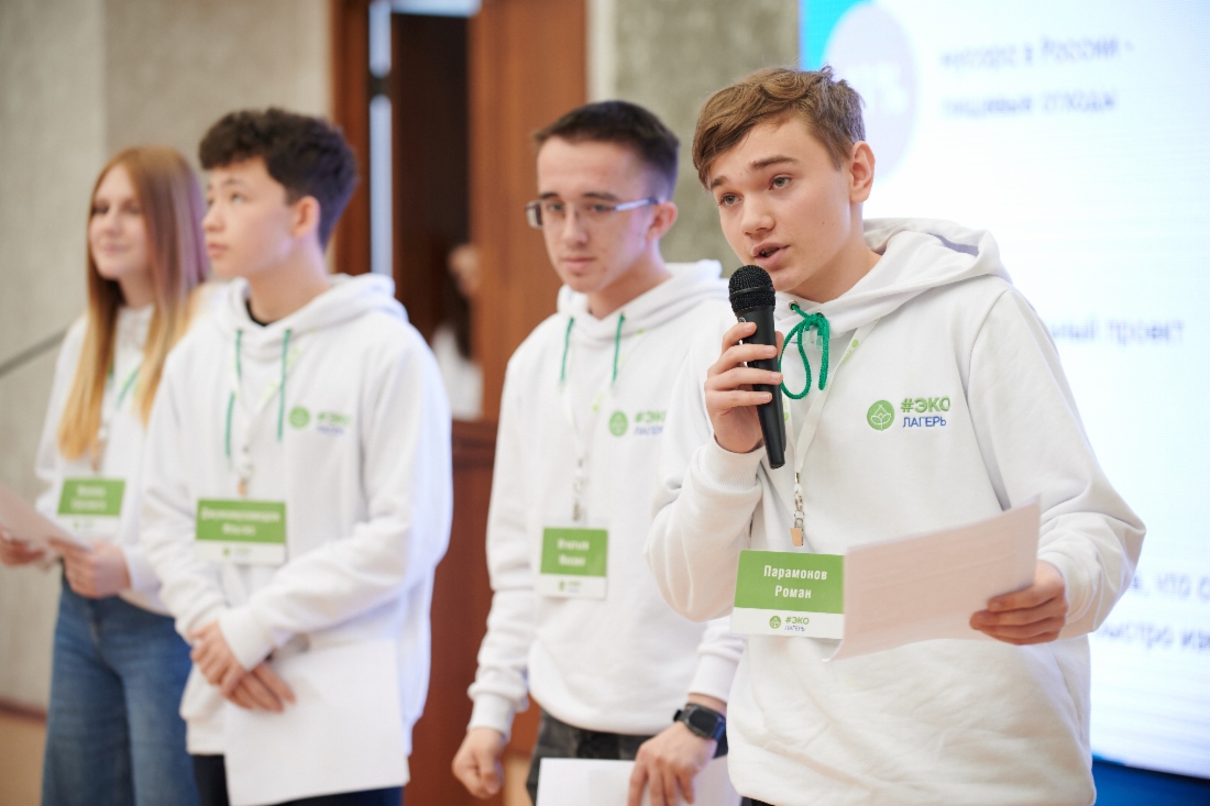 Gazprom Pererabotka team presenting “Waste Recycling” project