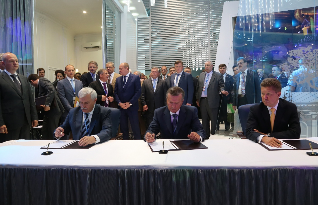 Georgy Poltavchenko, Governor of St. Petersburg, Viktor Zubkov, Chairman of Gazprom Board of Directors, Director General of Gazprom Gazomotornoye Toplivo and Alexey Miller signing Agreements for Wider Use of Natural Gas as a Motor Fuel