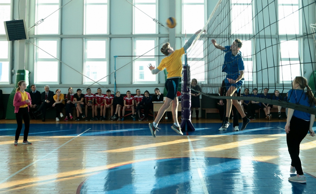Participants of volleyball tournament in Tatishchevo show spectacular game