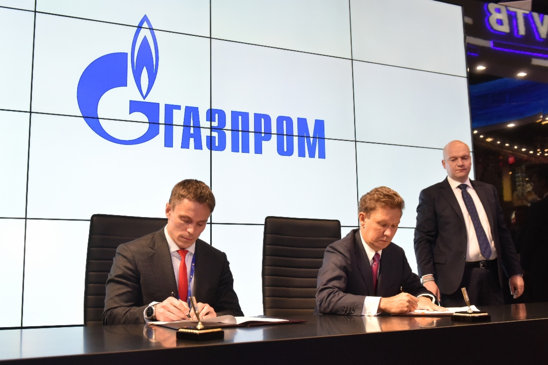 Alexey Abramov, Head of Federal Agency for Technical Regulation and Metrology (Rosstandart), and Alexey Miller signing Agreement of Cooperation in field of standardization and conformity assessment at St. Petersburg International Economic Forum 2017