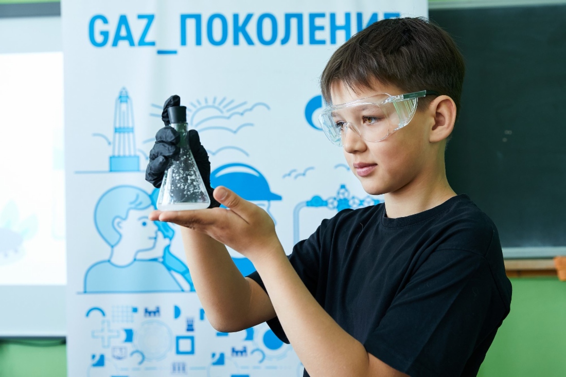 Pupil of Peleduy’s school during career guidance lesson under GAZ_pokoleniye project