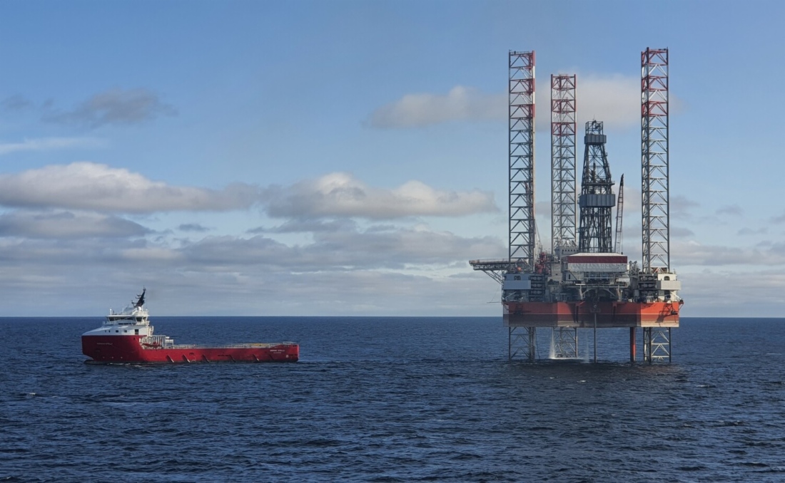 Arkticheskaya jack-up floating drilling rig
in Kara Sea