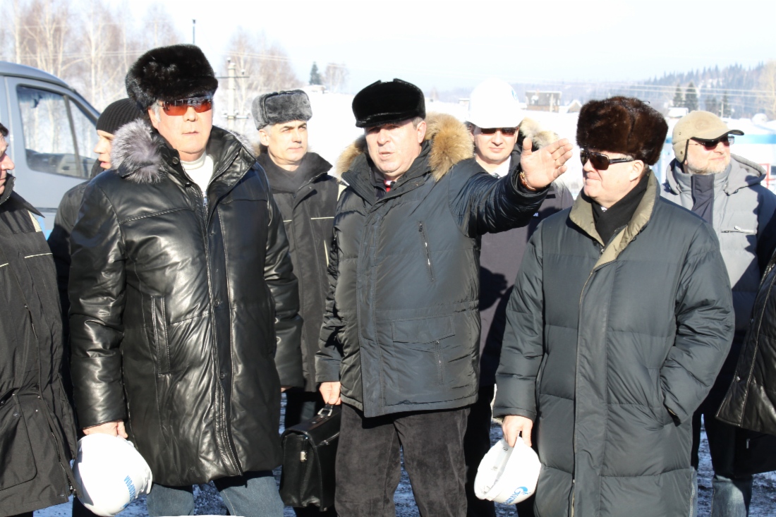 Aman Tuleev and Alexander Ananenkov inspecting CBM facilities in Taldinskoye field