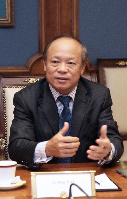 Do Van Hau, President and CEO of Petrovietnam during meeting with Alexey Miller